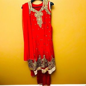 Red Net with Gold thread embroidered Sleeveless Partywear Kurta Set Size M